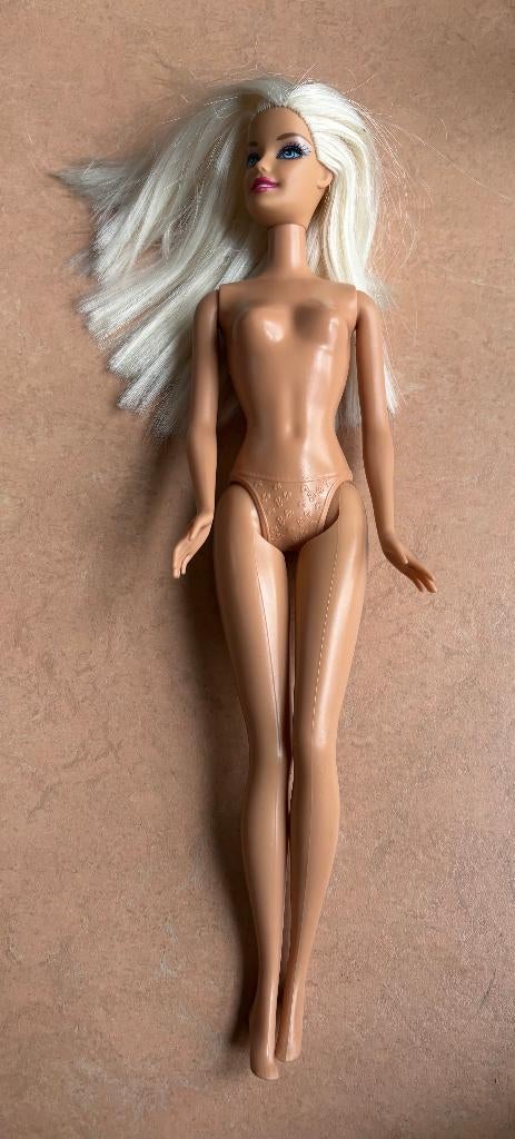 Barbie met buigbare benen, Mattel, 2009, Verzamelen, Ophalen of Verzenden, Zo goed als nieuw, Pop