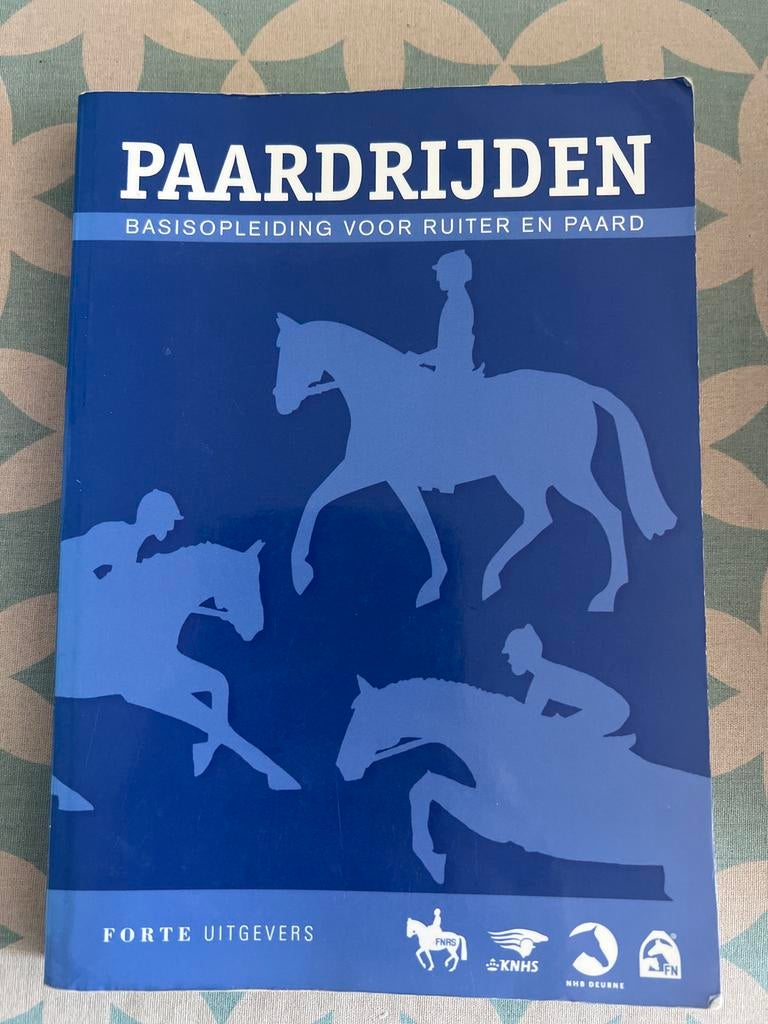 Paardrijden: Basisopleiding voor Ruiter en Paard, Boeken, Ophalen of Verzenden, Gelezen, Overige sporten