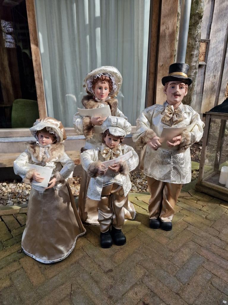 Kerst poppen, zingende familie,, Ophalen