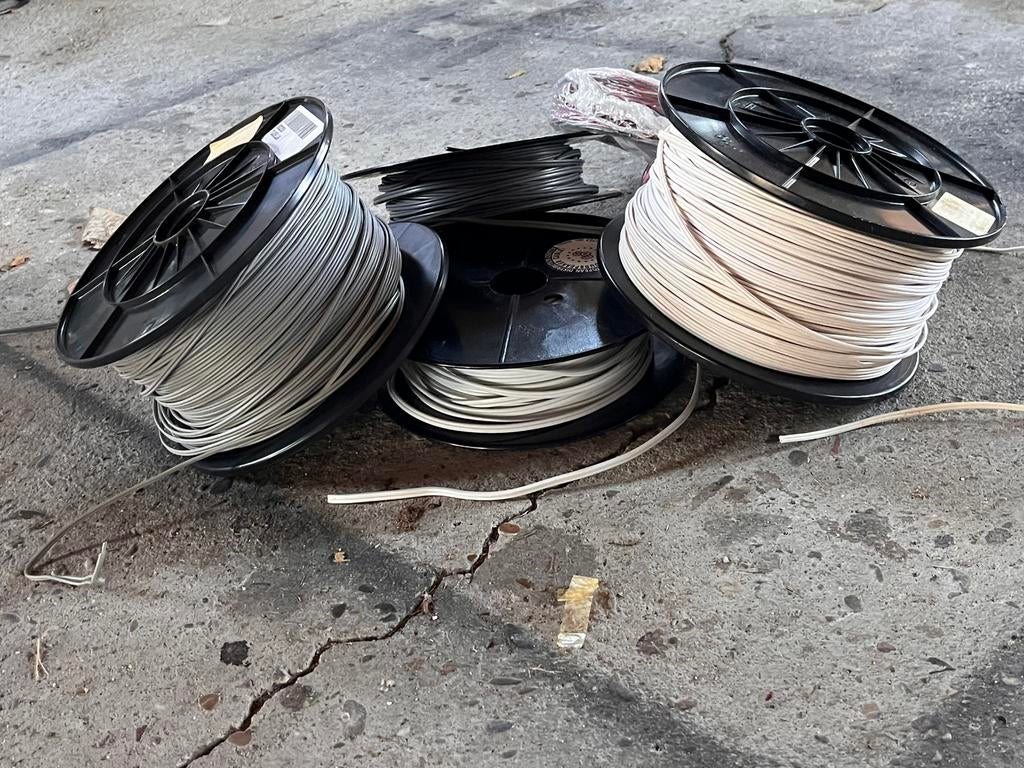 Partij luidsprekers snoeren/kabels, Overige merken, Ophalen of Verzenden, Zo goed als nieuw, 120 watt of meer