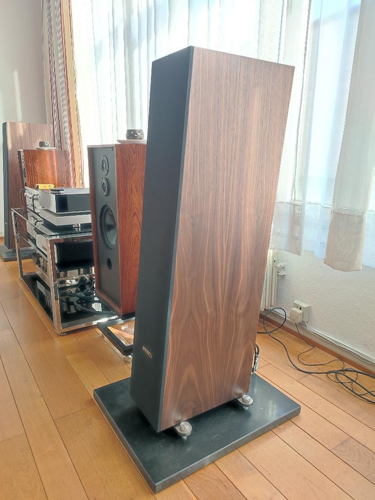 PMC twintig 5.24i, Zo goed als nieuw, 120 watt of meer, Front, Rear of Stereo speakers, Ophalen