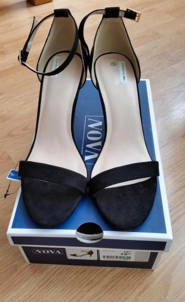 dames schoenen mt 38
Nieuw ongedragen, Kleding | Dames, Schoenen, Ophalen of Verzenden, Nieuw, Zwart, Sneakers of Gympen