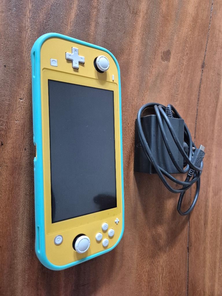 Nintendo Switch Lite + Oplader + Beschermhoes + Hard Case, Ophalen of Verzenden, Geel, Gebruikt