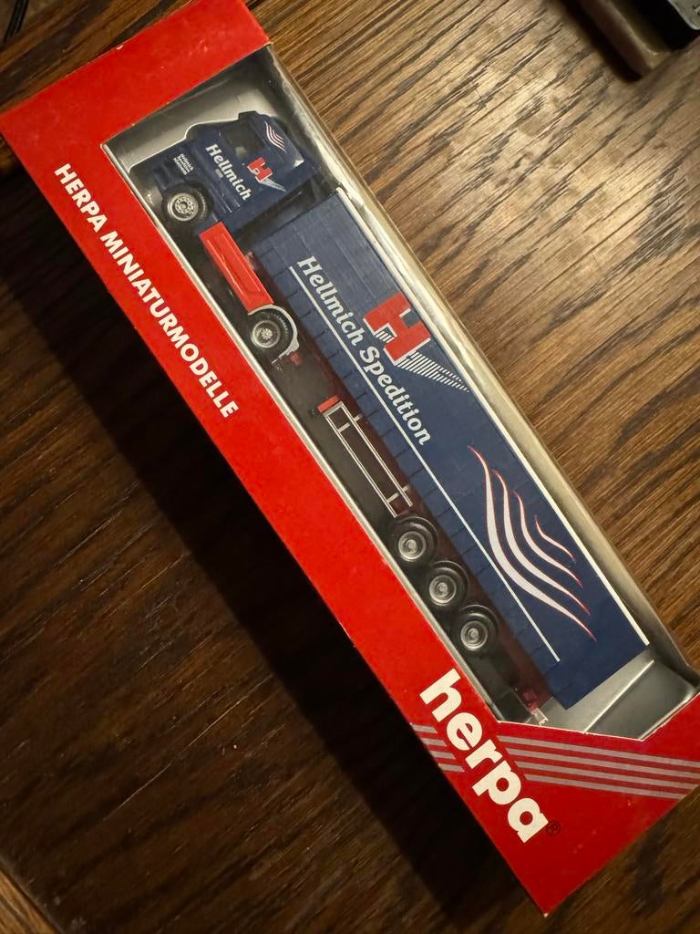 Herpa Mercedes Actros SZg Hellmich Spedition 1:87 Vrachtwage, Ophalen of Verzenden, Zo goed als nieuw, Bus of Vrachtwagen, Herpa