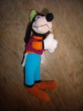 Disney Goofy pluche met knijphandjes 21cm Mattel, Verzamelen, Ophalen of Verzenden, Goofy of Pluto, Zo goed als nieuw, Beeldje of Figuurtje