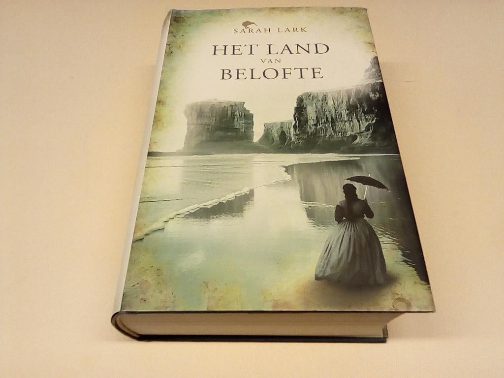 sarah lark /// het land van belofte ///, Ophalen of Verzenden, Zo goed als nieuw, Sarah Lark