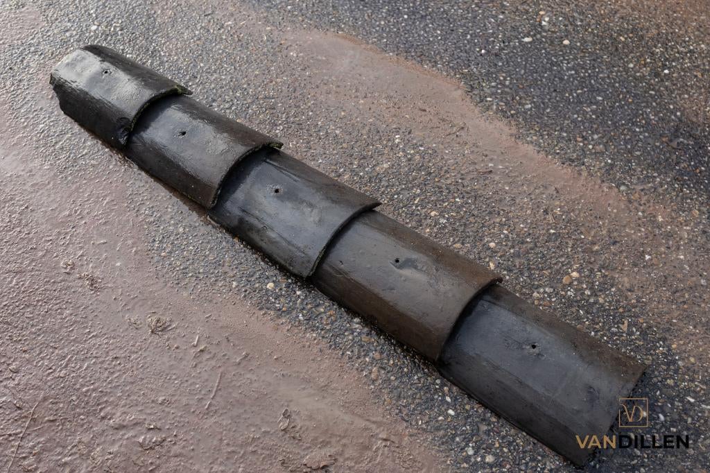 Antieke nokvorsten grijs blauw gesmoord 35 stuks, Steen of Klei, Zo goed als nieuw, 15 m² of meer, Dakpannen