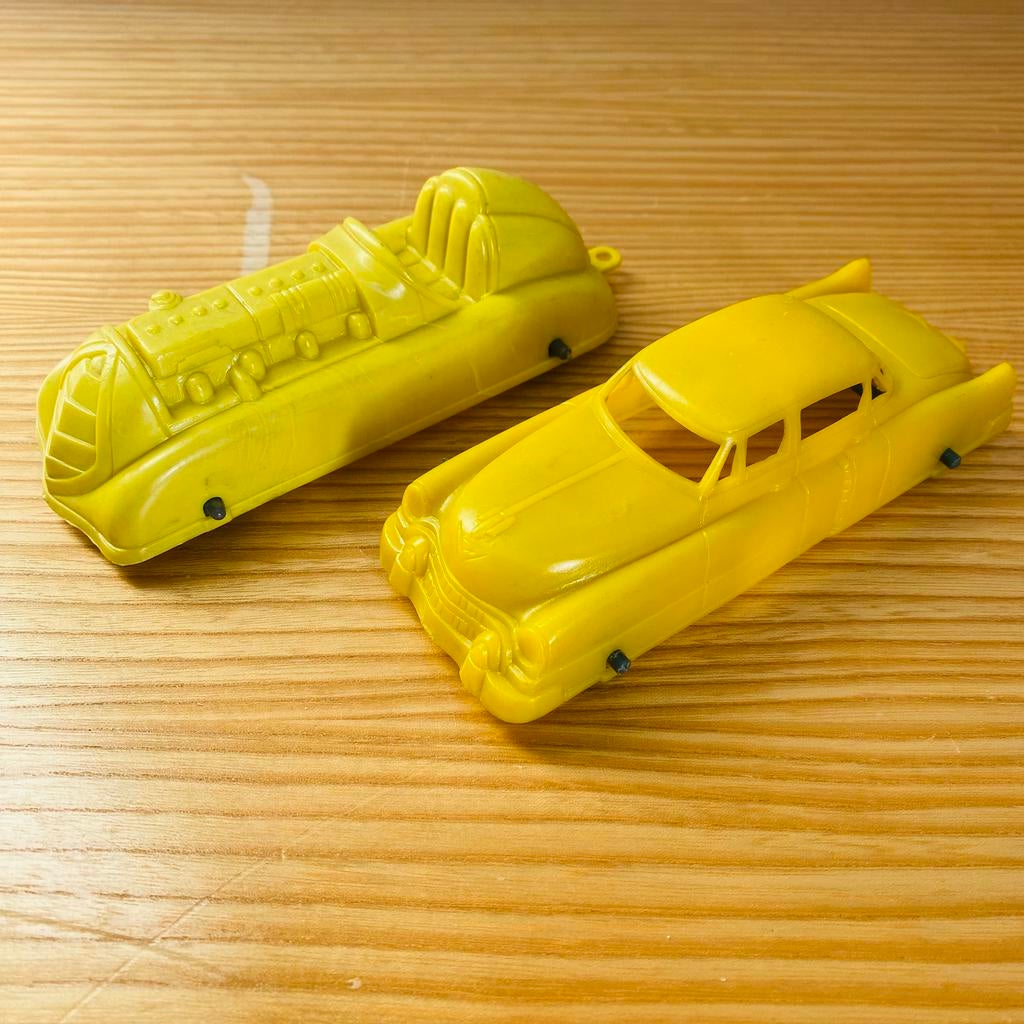 2 jaren 50 plastic auto’s geel, Antiek en Kunst, Antiek | Speelgoed, Ophalen of Verzenden