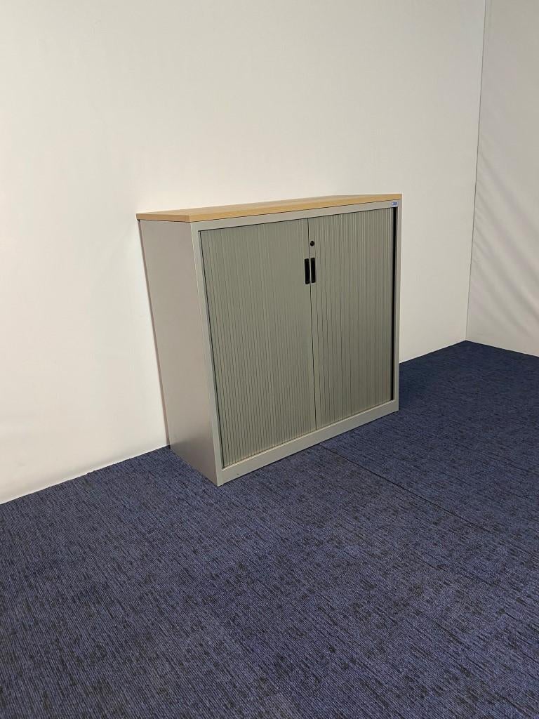 2 x roldeurkast Voortman, aluminium/grijs, H 118 x B 120 cm., Huis en Inrichting, Bureaus, Ophalen, Gebruikt