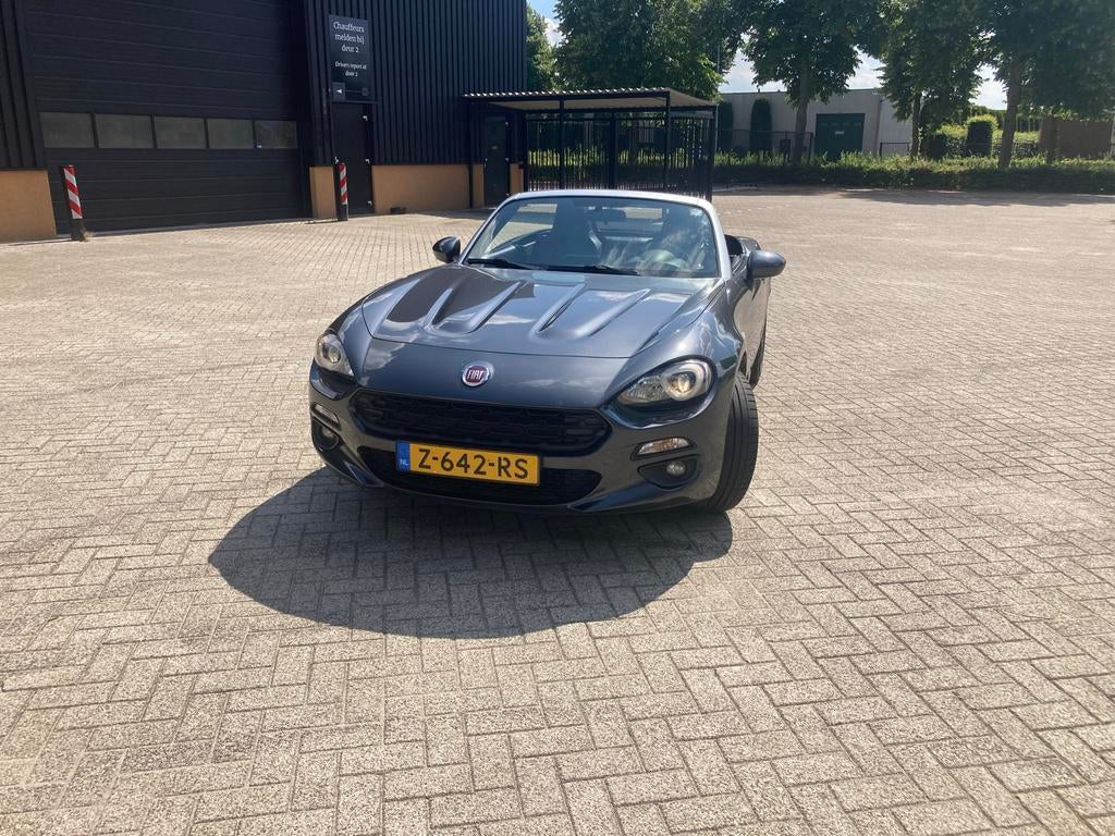 Fiat 124 Spider 1.4 Multiair Turbo 16v 140pk Aut. 2018 Grijs, Auto's, Fiat, Automaat, Zwart, Cabriolet, 49 €/maand