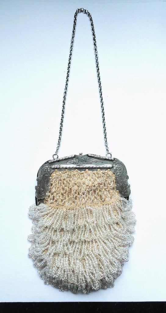 Antiek kralenbeursje met zilveren beugel en draagketting, Antiek en Kunst, Ophalen of Verzenden, Dames