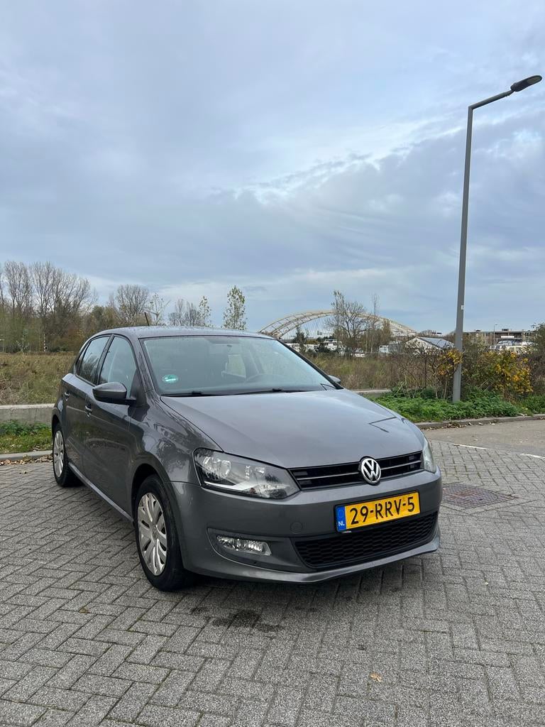 Volkswagen Polo 1.4 16V FSI 63KW 2011 Grijs, Voorwielaandrijving, 970 kg, 4 cilinders, Handgeschakeld