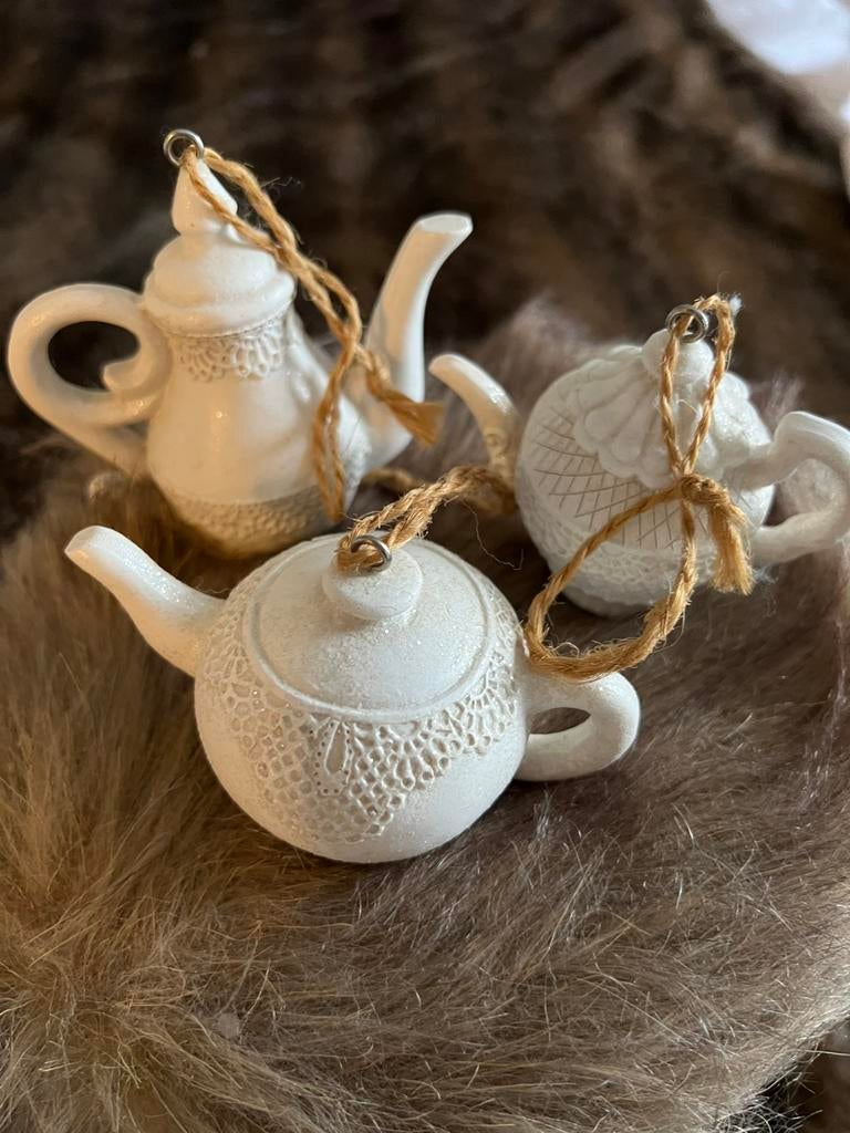 3 stenen, kleine, witte theepotjes. Leuke verzameling., Ophalen of Verzenden