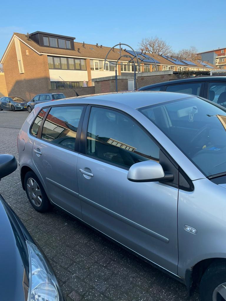 Volkswagen Polo 1.4 55KW 2005 Grijs, Auto's, Voorwielaandrijving, 15 km/l, 4 cilinders, Origineel Nederlands