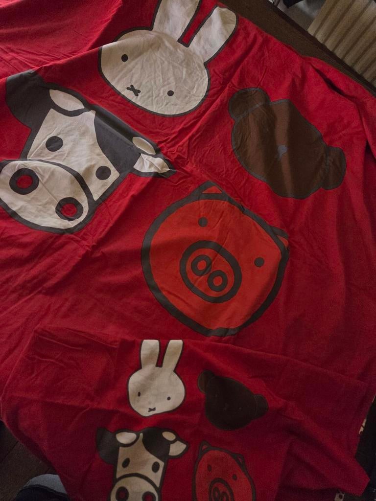 Dekbedovertrek rood Nijntje Boris etc  200x140, Ophalen, Jongetje of Meisje, Dekbedovertrek, Zo goed als nieuw