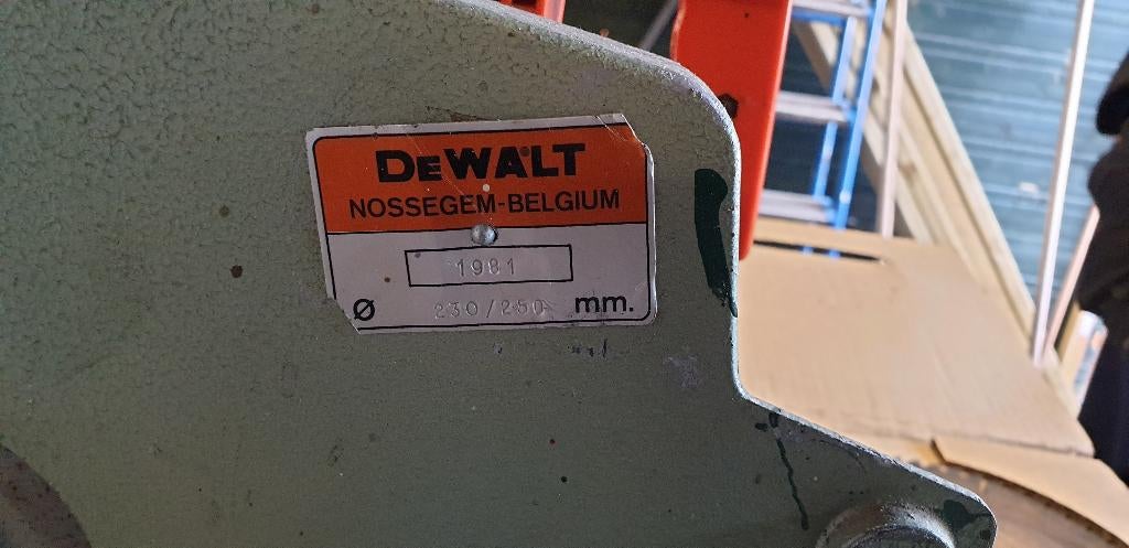 DeWalt (De Walt) DW111 afkort (radiaal) zaagmachine, Ophalen, Gebruikt, DeWalt, Afkortzaag