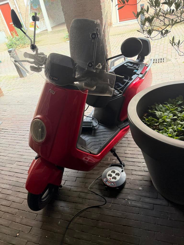 NIU N1 Scooter - Nieuwe longe range Accu, Schadevrij, Fietsen en Brommers, Brommeronderdelen | Scooters, Ophalen of Verzenden