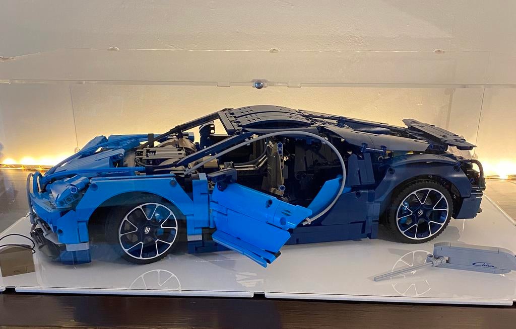 Bugatti Chiron ( 42083 )  Incl. Showcase . Ge-wel-dig !!!, Ophalen