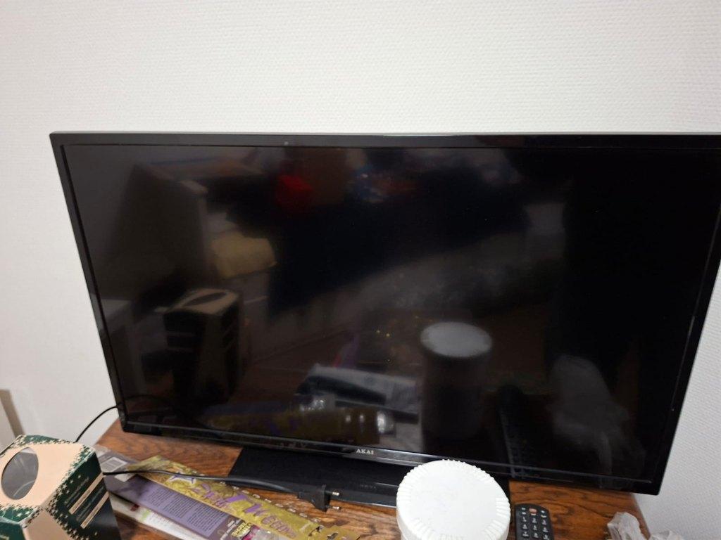 TV - 32 Inch - Akai (met DVD speler), Gebruikt, 50 Hz, 100 cm of meer, Ophalen