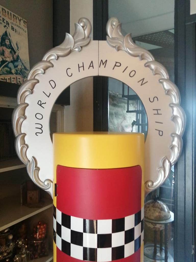 XXL FORMULE 1 F1 WINKEL DISPLAY VITRINE KAST 210 CM HOOG!!!, Ophalen, Gebruikt, Overige typen, F1
