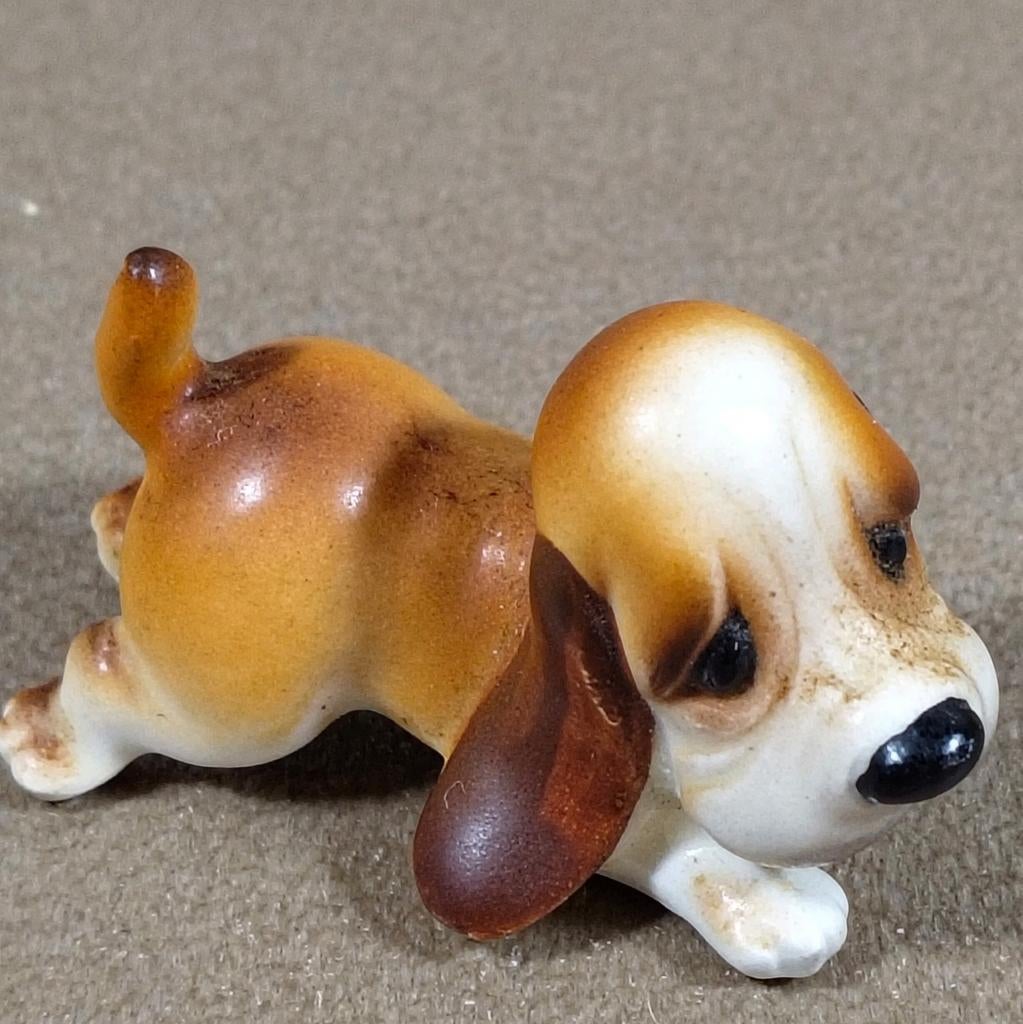 VINTAGE PORSELEINEN BEELDJE  BASSET HOUND PUPPY*HONDJE, Verzenden, Zo goed als nieuw, Hond of Kat, Beeldje of Figuurtje