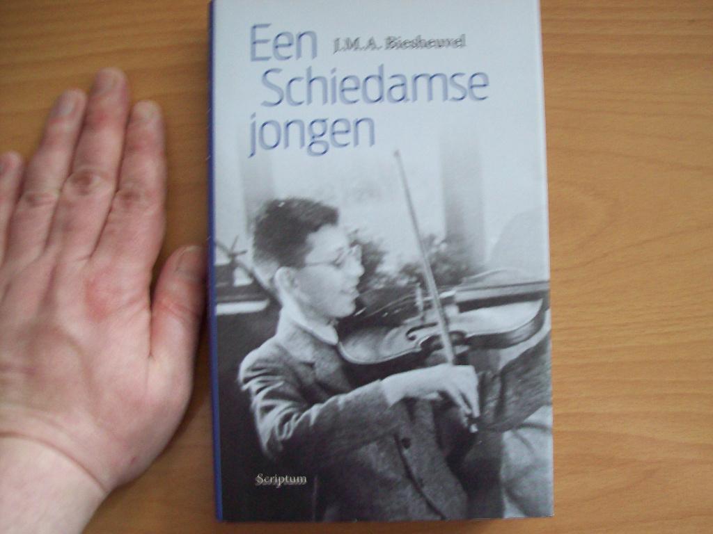 Een Schiedamse Jongen - J.M.A. Biesheuvel (2019) Bundel, Boeken, Literatuur, Nieuw, Nederland, Ophalen of Verzenden
