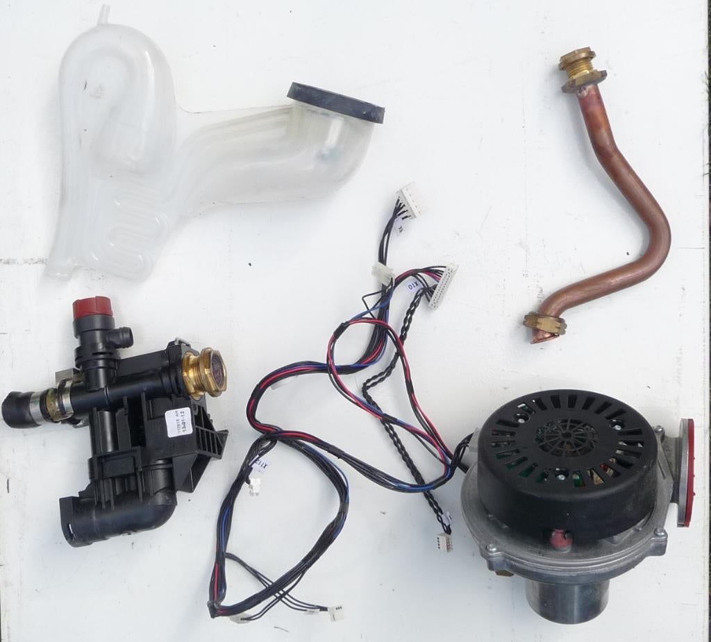 Diverse onderdelen van een Remeha Calenta cv-ketel uit 2012., Ophalen, 30 tot 80 cm, Gebruikt, Cv-ketel of Combi-ketel