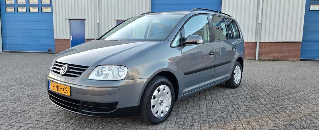 Volkswagen Touran 1.6 Trendline Apk Cruise N.A.P Clima Navi, Auto's, Volkswagen, Stof, Origineel Nederlands, 75 €/maand, Handgeschakeld
