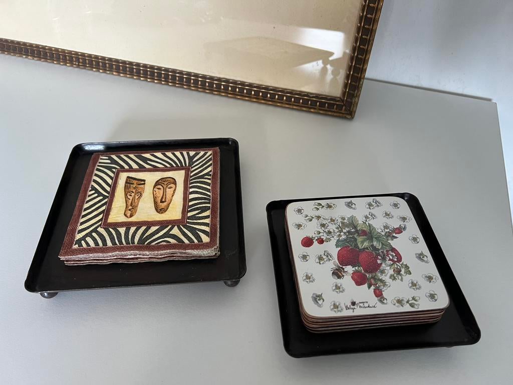 2 platte metalen schaaltjes (voor bijvoorbeeld onderzetters), Huis en Inrichting, Ophalen of Verzenden, Gebruikt