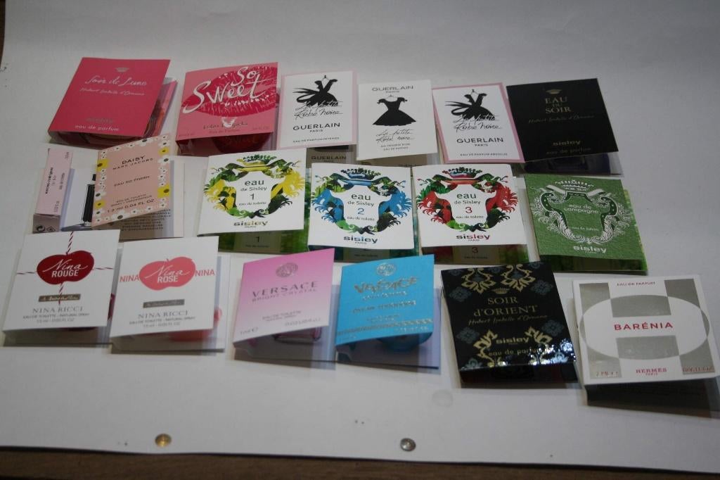18 verschillende staaltjes dames parfums heel bekende merken, Verzenden, Nieuw, Miniatuur, Gevuld