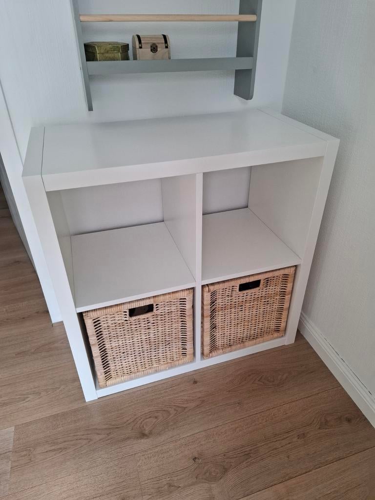 Ikea Kallax 4 vaks met 2 manden, Ophalen of Verzenden, Zo goed als nieuw