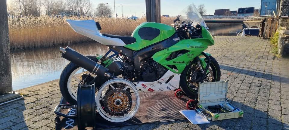 Kawasaki ZX6R 636 Supersport 140+pk met wielset + spares, 636 cc, 4 cilinders, Motorrijbewijs A, Gebruikt