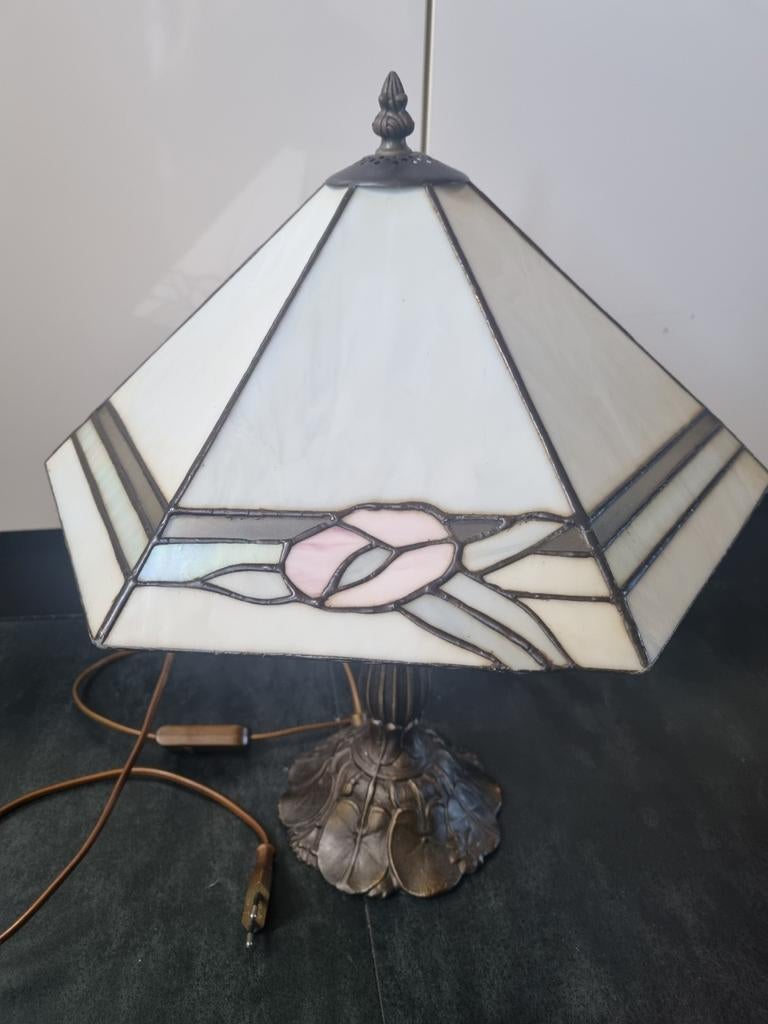 Tiffany Stijl Tafellamp met Bloemmotief, Ophalen of Verzenden