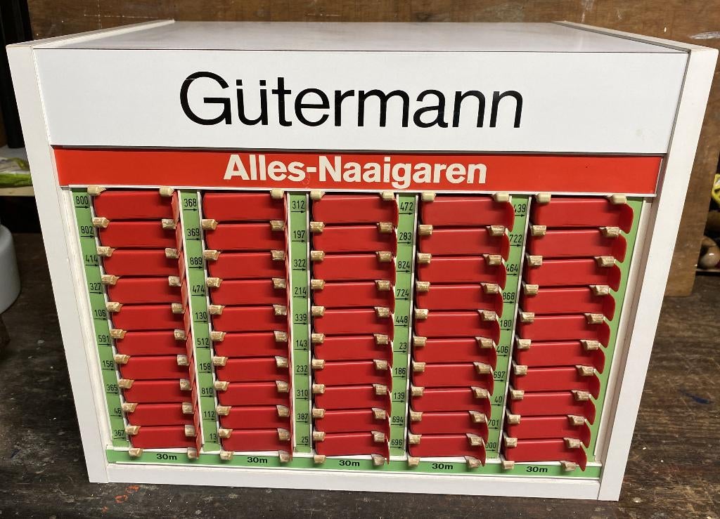 Leuke Gütermann Garen Displaykast - vintage fourniturenkast, Ophalen of Verzenden, Zo goed als nieuw, Garen of Naald(en)