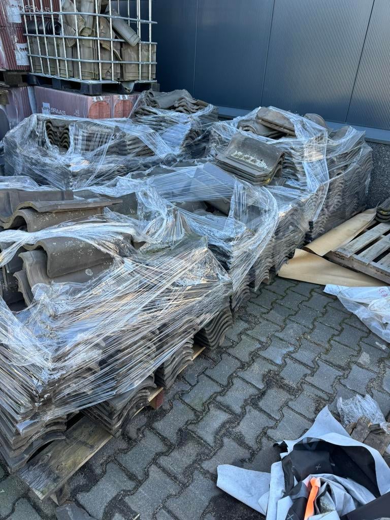 Tweedehans ovh dakpan, Ophalen, Gebruikt, Steen of Klei, Zwart