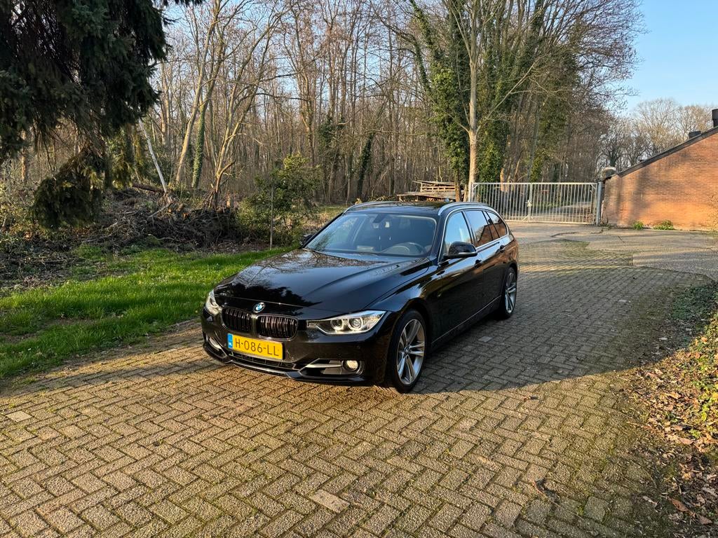 BMW 3-Serie 2.0 320I Touring 2013 Zwart, Auto's, BMW, 183 pk, 1440 kg, 4 cilinders, Zwart