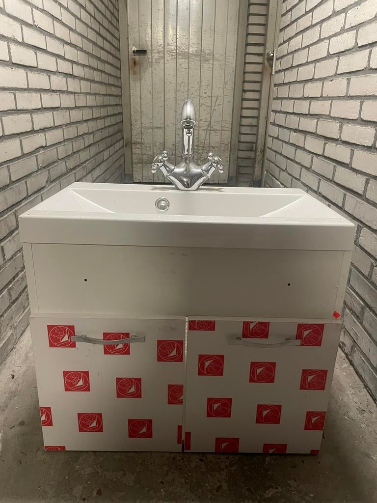 Wastafel met kraan en onderkastje, Huis en Inrichting, Badkamer | Badtextiel en Accessoires, Ophalen, Gebruikt, Wit, Overige typen