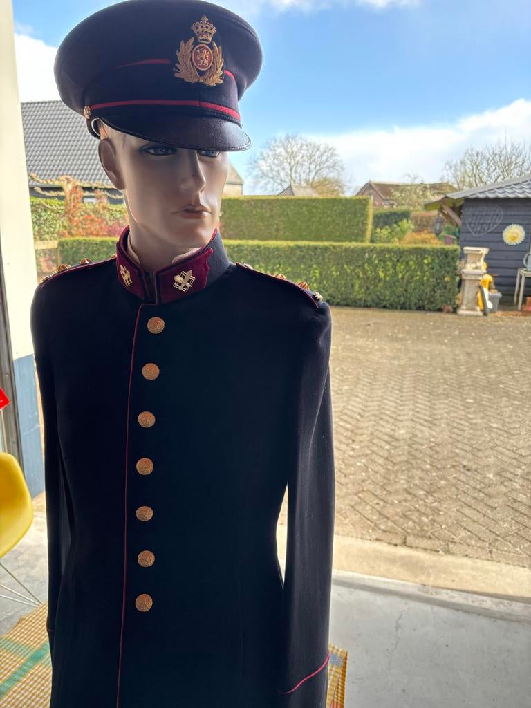 Militair Tenue met Pet - Authentieke Uniformset, Verzamelen, Militaria | Algemeen, Ophalen of Verzenden, Overige soorten, Overige gebieden