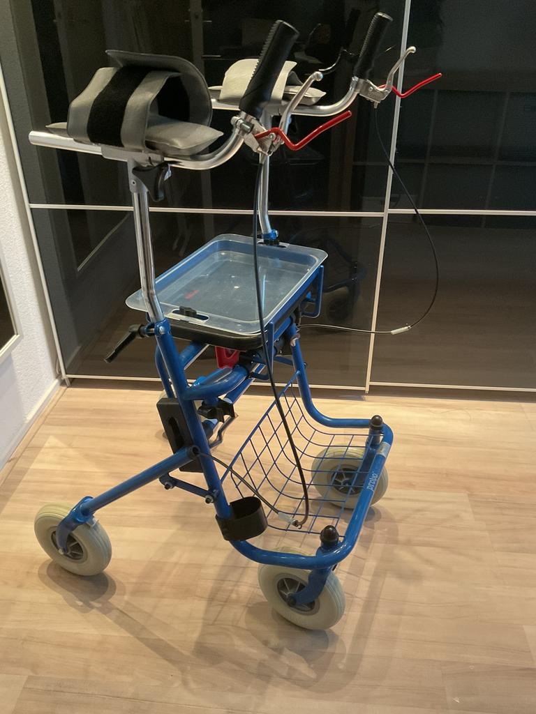 Zeer nette armschalen rollator, Ophalen, Zo goed als nieuw