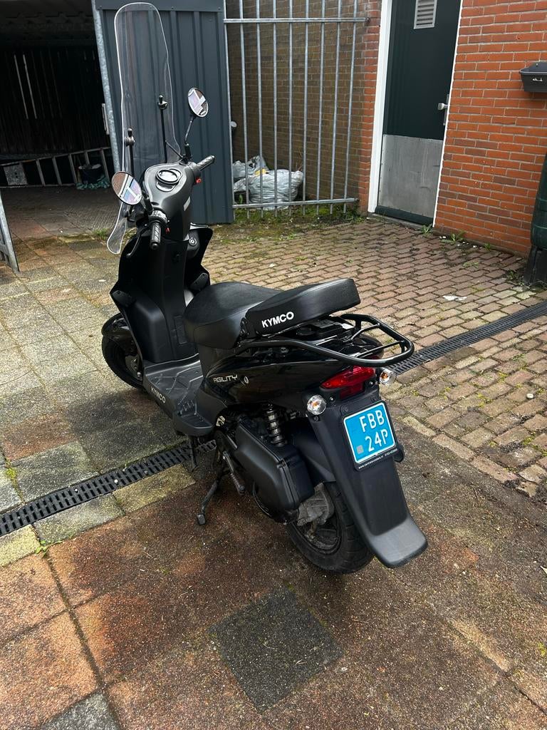 Kymco Agility 50cc Scooter - Zwart,  25 km snorfiets, Gebruikt, Maximaal 45 km/u, Ophalen of Verzenden, Agility