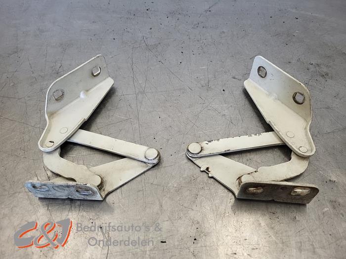 Motorkap Scharnier van een Iveco Daily, Auto-onderdelen, Gebruikt, -, Overige automerken, -