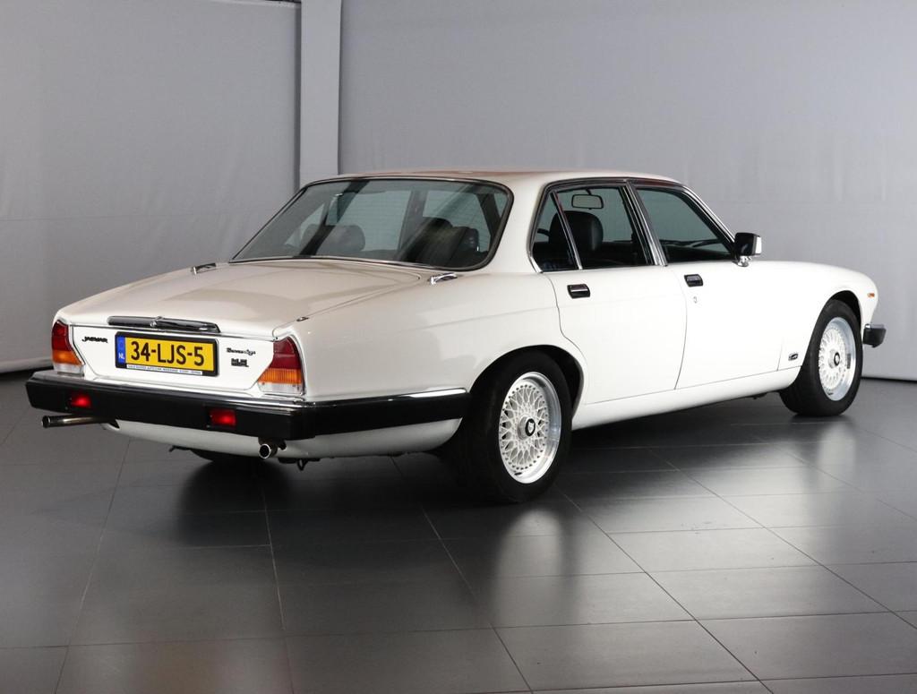 Jaguar Sovereign 5.3 V12 HE Sovereign, Automaat, Zwart, Wit, Leder