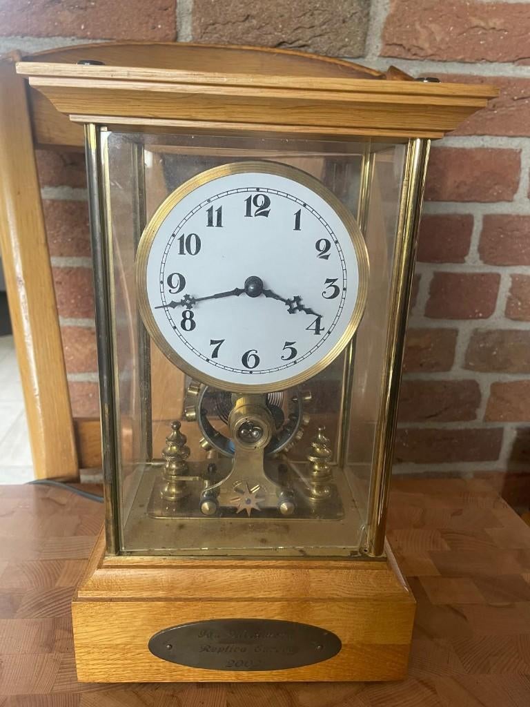 Pendule tafelklok glazen vitrine – messing uurwerk, Ophalen