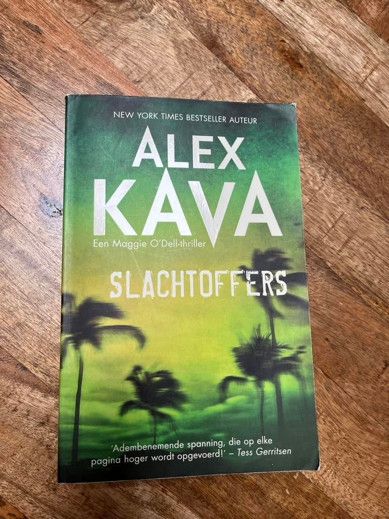 Alex Kava - Slachtoffers  Maggie Odell Thriller, Boeken, Thrillers, Zo goed als nieuw, Nederland, Ophalen of Verzenden