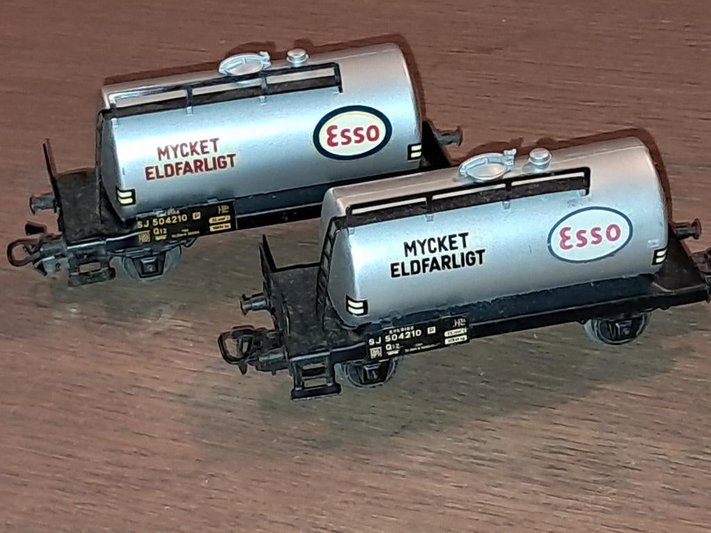 MARKLIN 4524 ESSO MYCKET ELDFARLIGT, Hobby en Vrije tijd, Modeltreinen | H0, Wisselstroom, Wagon, Ophalen of Verzenden, Zo goed als nieuw