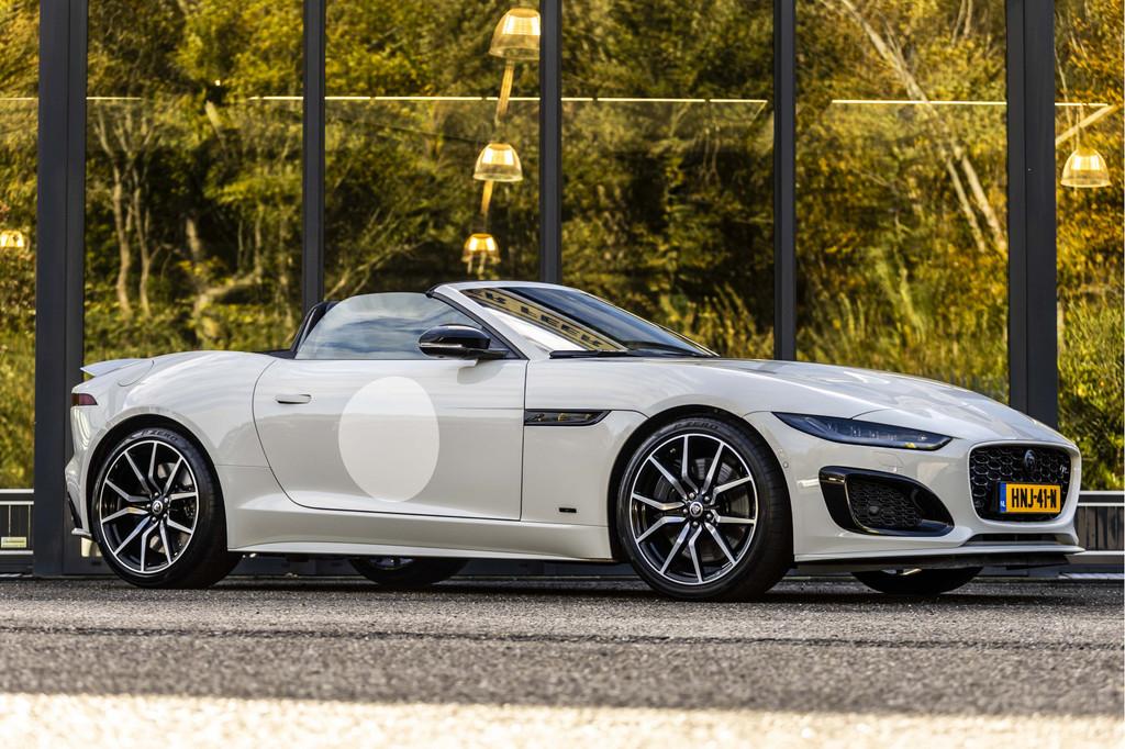 Jaguar F-Type P575 AWD R 75 (bj 2025, automaat), Auto's, Jaguar, Automaat, 1803 kg, Cabriolet, Wit