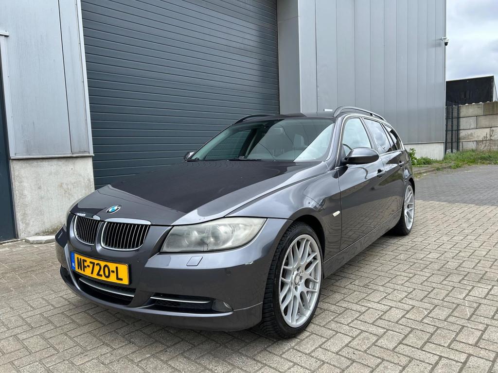 BMW 3-serie Touring 335xi High EXE AUT NAVI XENON PDC, Auto's, Automaat, Zwart, Leder en Stof, 10 km/l