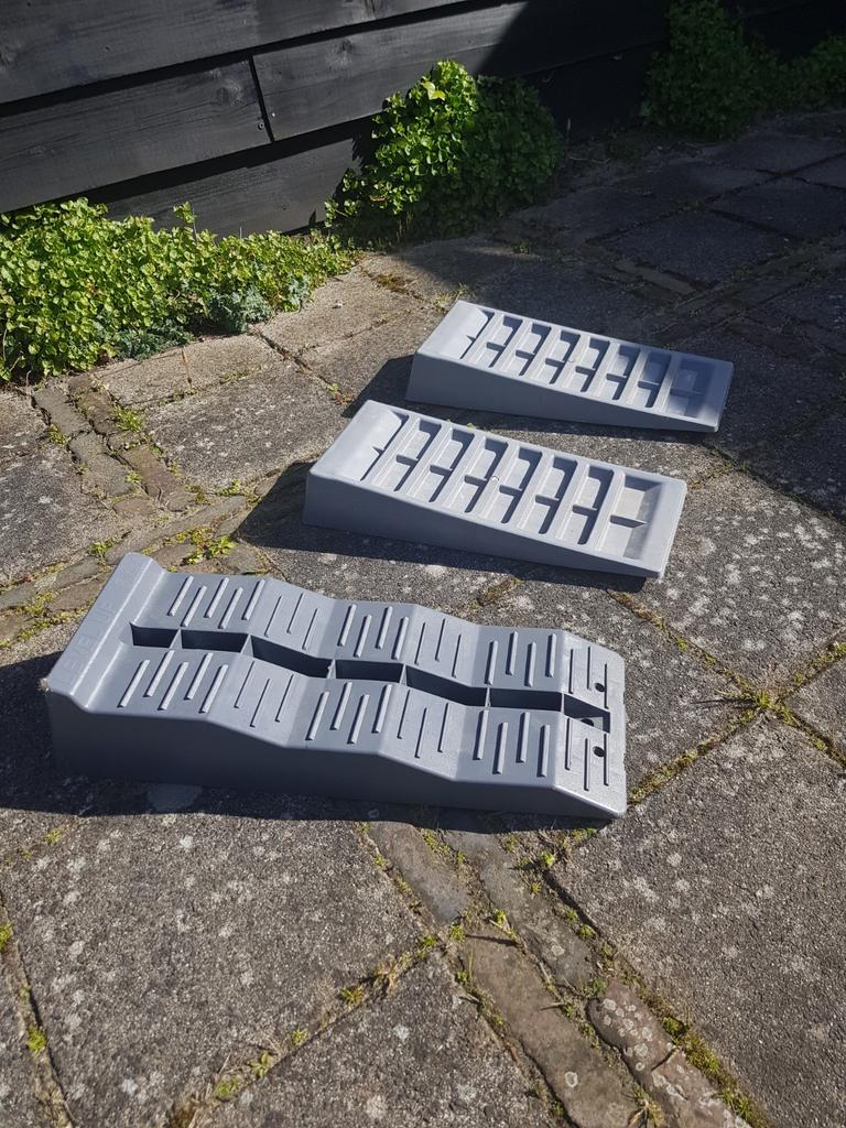 Levelers, Caravans en Kamperen, Ophalen