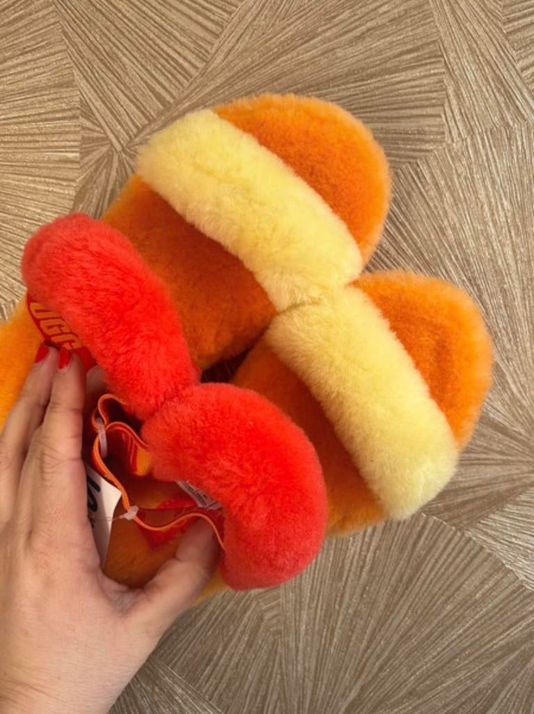 Ugg slippers sloffen maat 31 nieuw ongebruikt, Ophalen of Verzenden, Zo goed als nieuw, Jongen of Meisje, Zwemschoenen