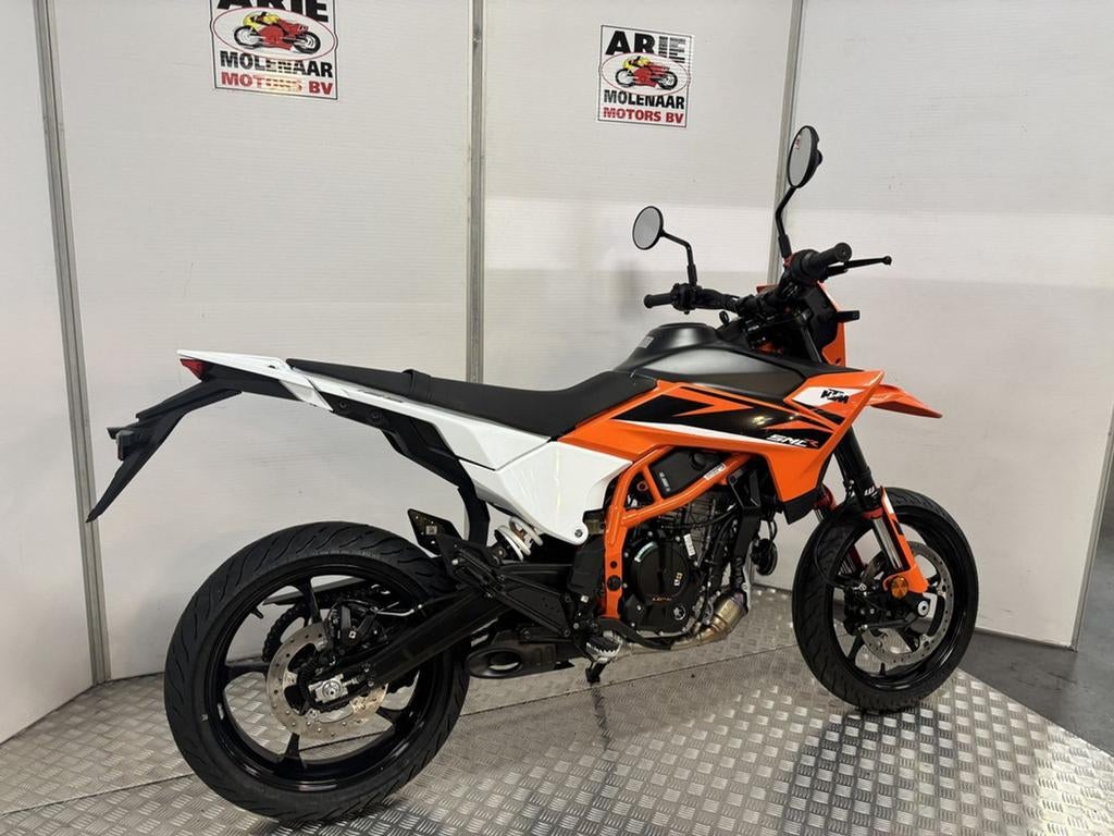KTM 125 SMC R (bj 2025) - foto 3